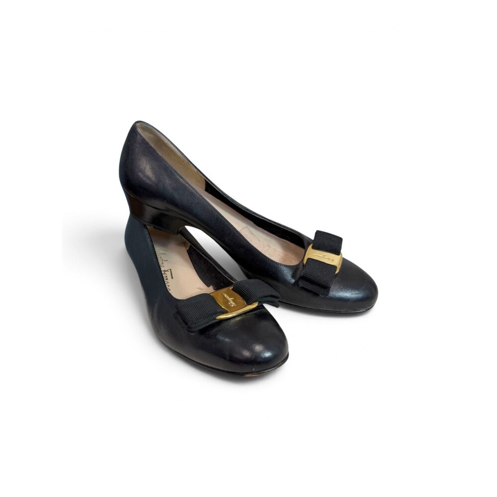 Salvatore Ferragamo Vintage 1980's Vara Bow Pump Shoes Black Leather Size 6.5B